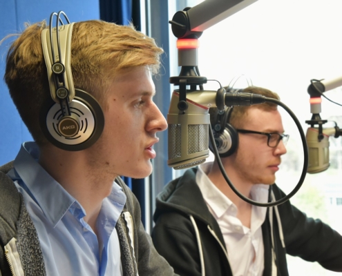 Beim kleinsten UKW-Radiosender Deutschlands kannst du die ersten Schritte deiner Karriere als Radiomoderator gehen.